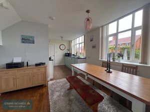 Dining Room- click for photo gallery